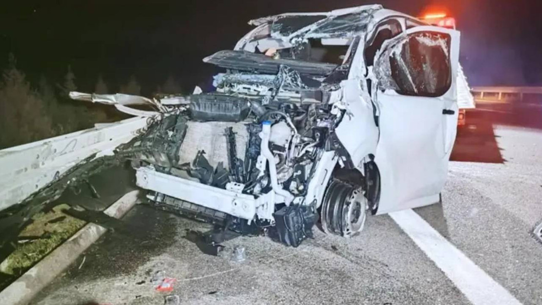 istanbul-izmir-otoyolu-nda-zirhli-arac-kazasi-11-kilo-altin-kayboldu