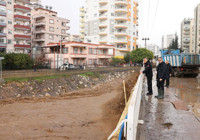 mersin-sel-felaketi-ile-mucadele-calismalarini-baslatti