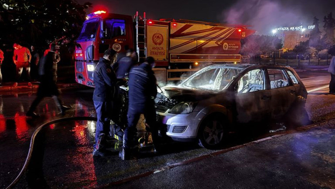 bayindir-mahallesi-nde-benzinle-arac-yangini-cikti