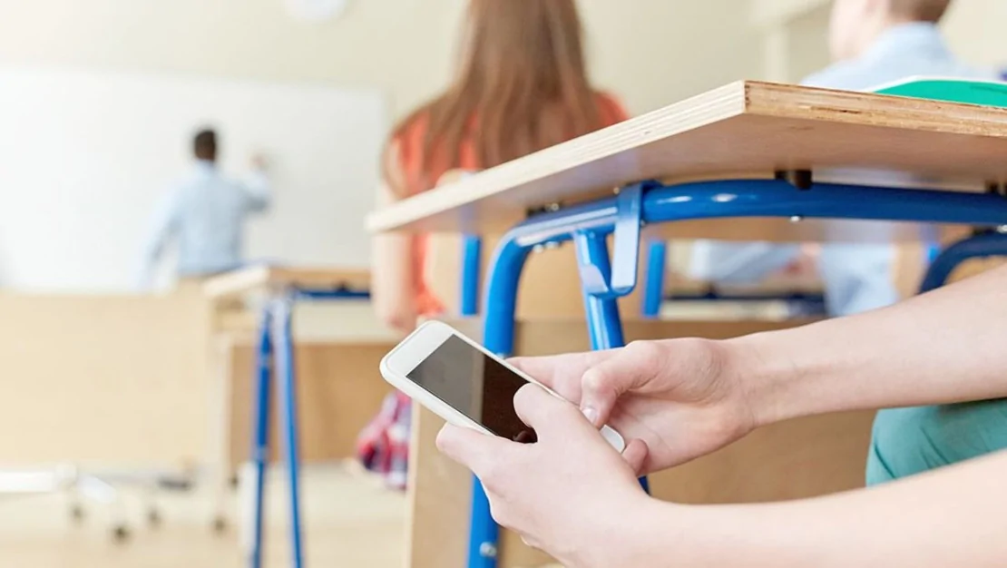 belcika-da-okullarda-cep-telefonu-yasak