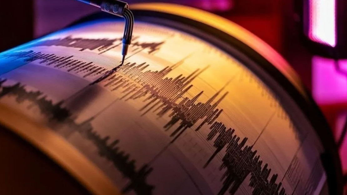 sindirgi-da-4-4-buyuklugunde-deprem-meydana-geldi