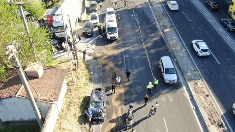 izmir-de-tir-kazasi-2-olu-5-yarali