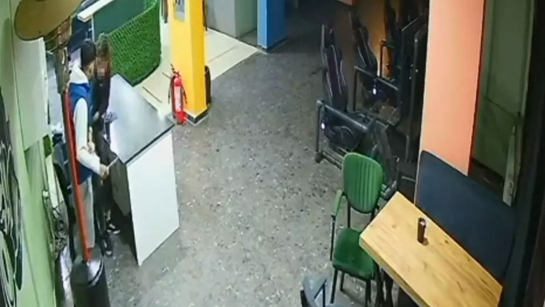 afyonkarahisar-da-akran-tartismasi-bicakli-saldiriyla-sonuclandi