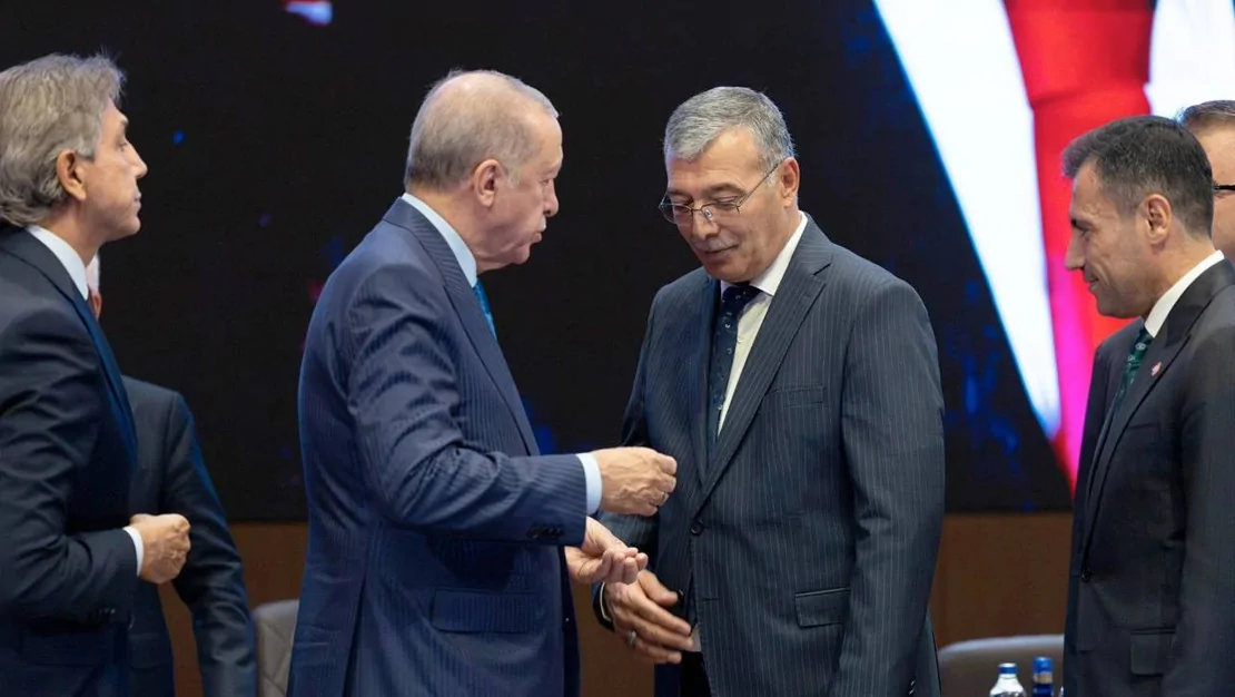 cumhurbaskani-erdogan-belediye-baskanlarina-rozet-verdi