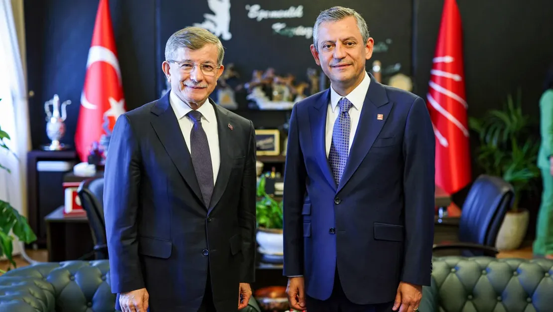 ozgur-ozel-ahmet-davutoglu-nu-agirladi