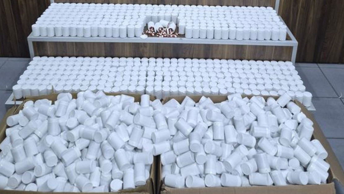 izmir-de-uyusturucu-operasyonunda-105-bin-270-ecza-yakalandi