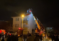 bursa-da-3-katli-apartmanin-catisinda-yangin-cikti