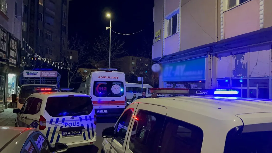 kiz-arkadasinin-bicakladigi-genc-hastanede