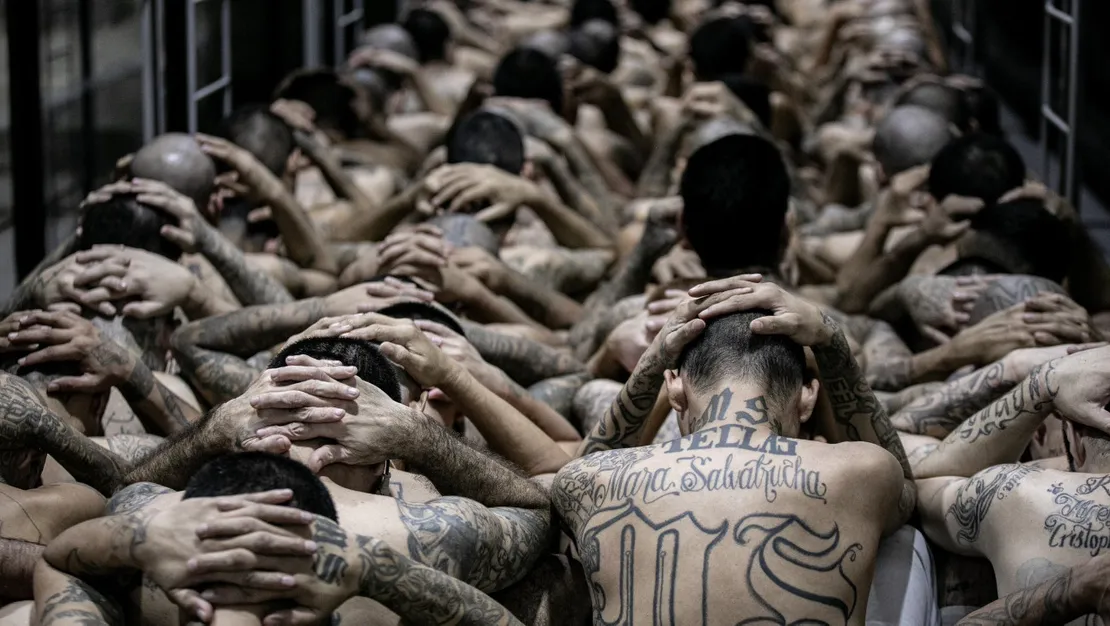 venezuela-ve-el-salvador-mahkum-krizi