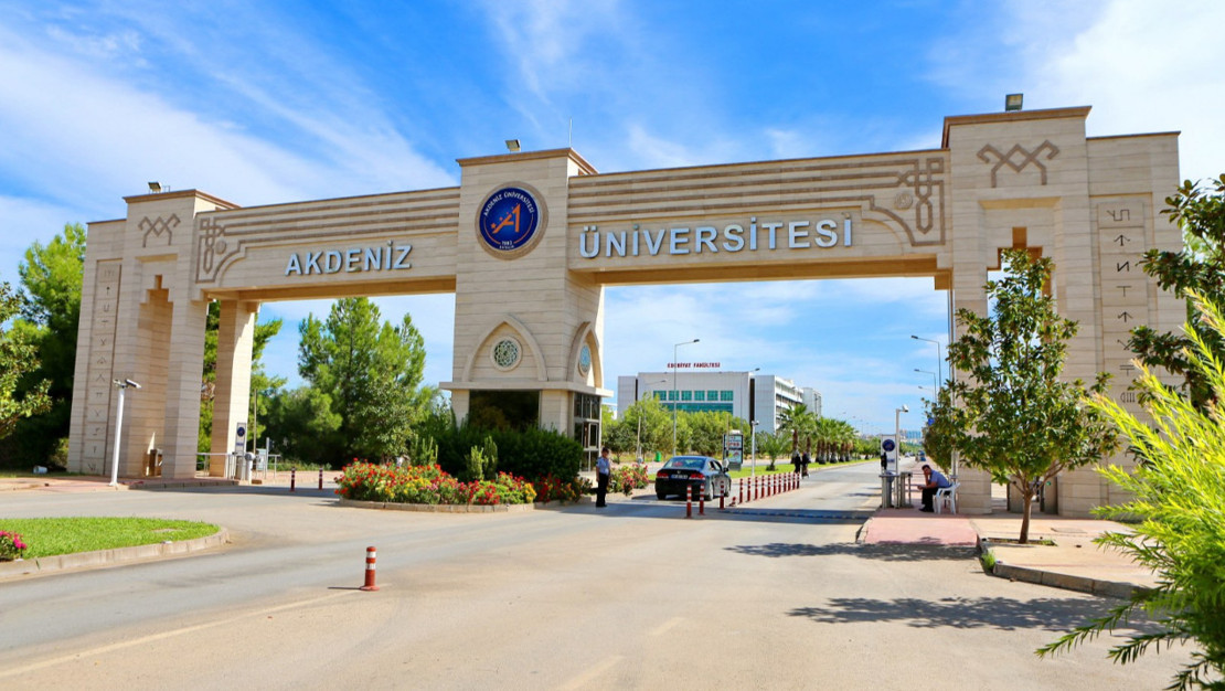 akdeniz-universitesi-nde-4-akademisyene-disiplin-sorusturmasi