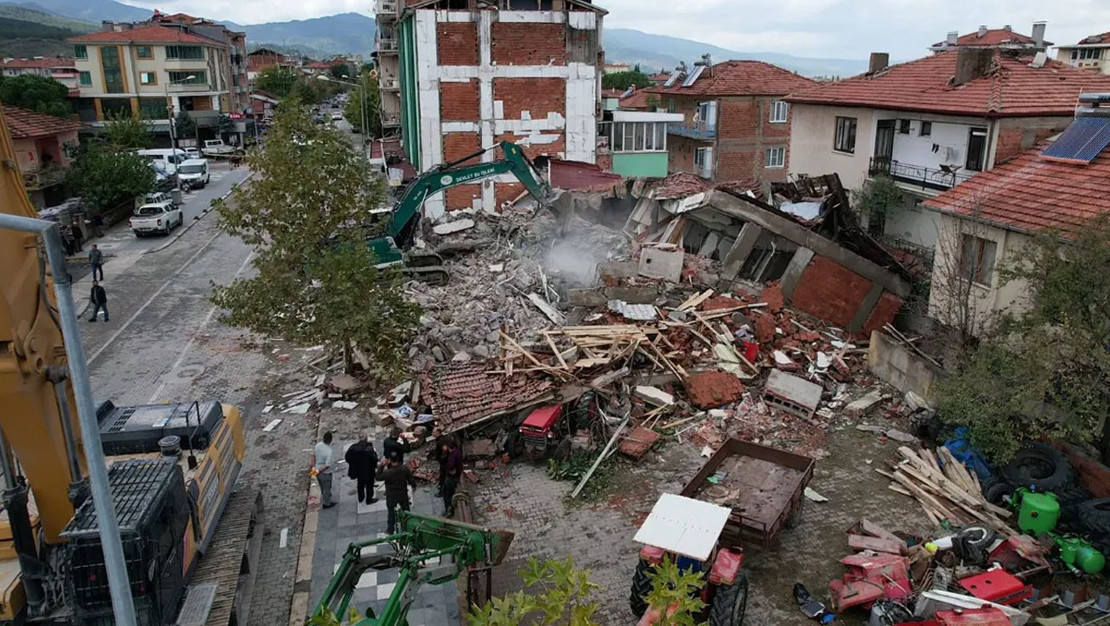 balikesir-de-6-1-buyuklugunde-deprem-meydana-geldi