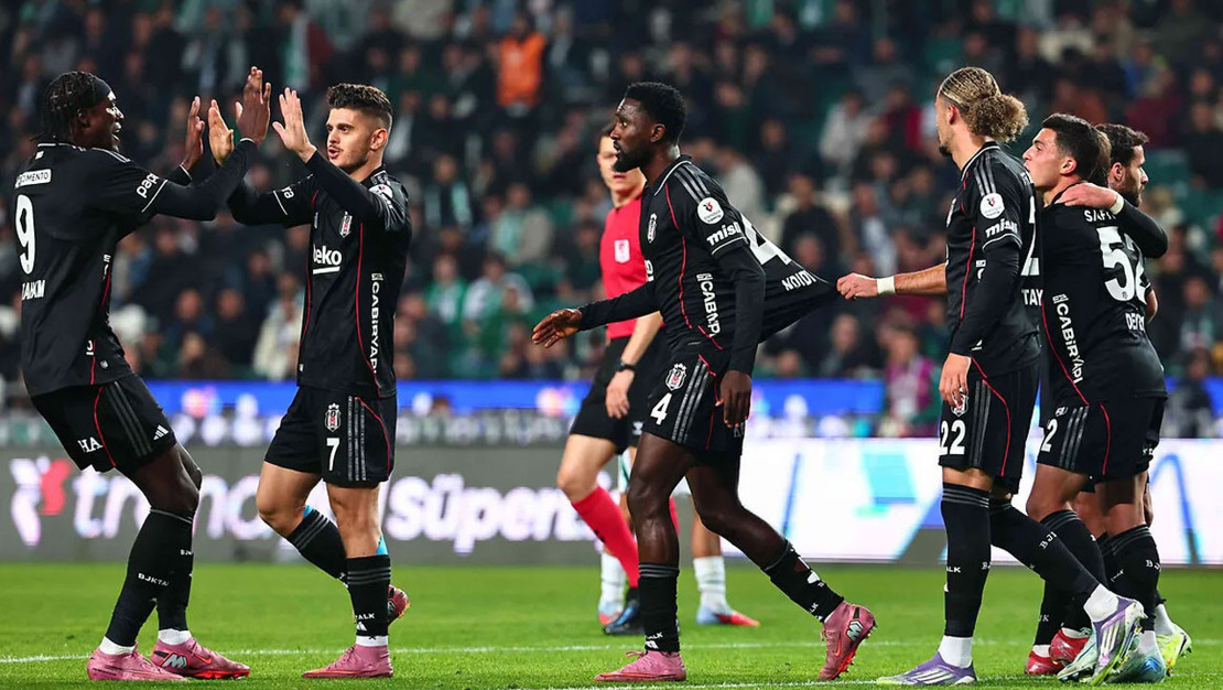 besiktas-ta-bes-futbolcu-sakatlandi