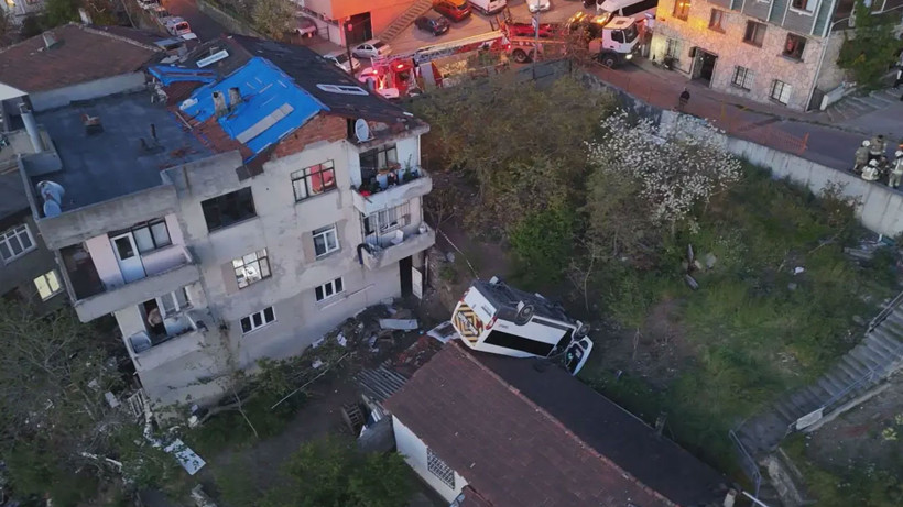 kagithane-de-okul-servisi-catiya-dustu