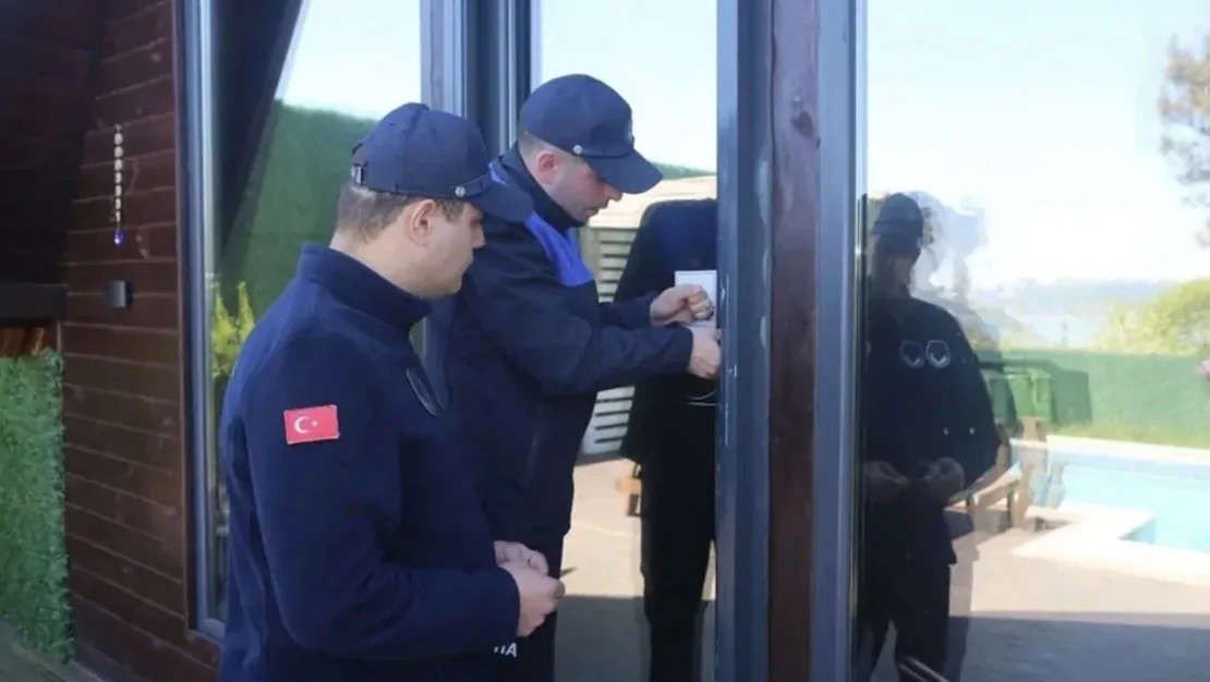 bungalovda-gizli-kamera-olayinda-gelisme