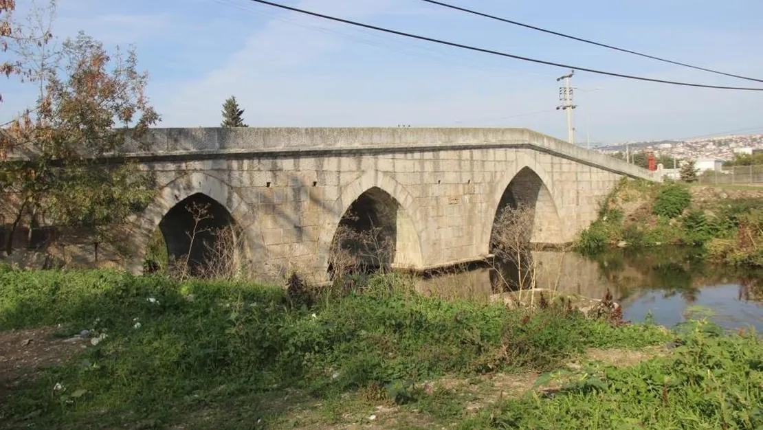 kilezdere-kemer-koprusu-50-metre-tasindi