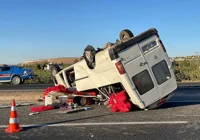 sanliurfa-da-tutun-iscilerini-tasiyan-minibus-devrildi