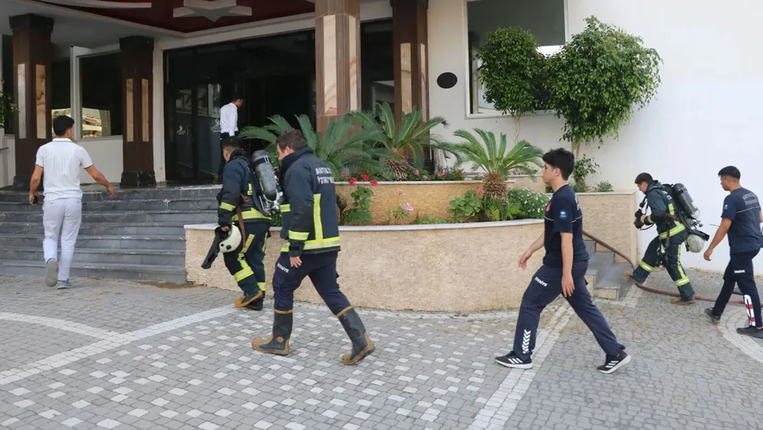 antalya-da-yangin-olustu-otel-muhurluydu