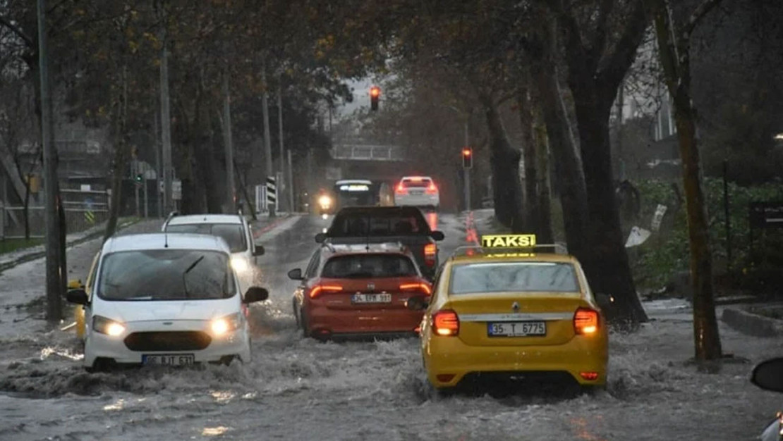 izmir-de-saganak-yagis-hayati-olumsuz-etkiledi