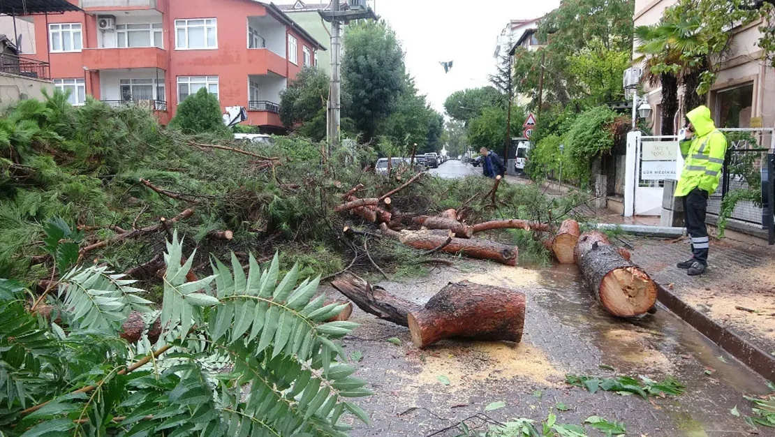 kocaeli-de-saganak-hayati-olumsuz-etkiledi