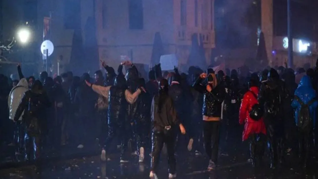 izmir-de-10-kisi-tutuklandi