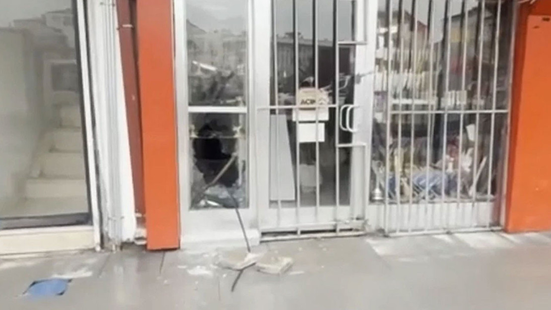 aksaray-da-bicakci-dukkanina-hirsizlik-yapan-3-supheli-yakalandi