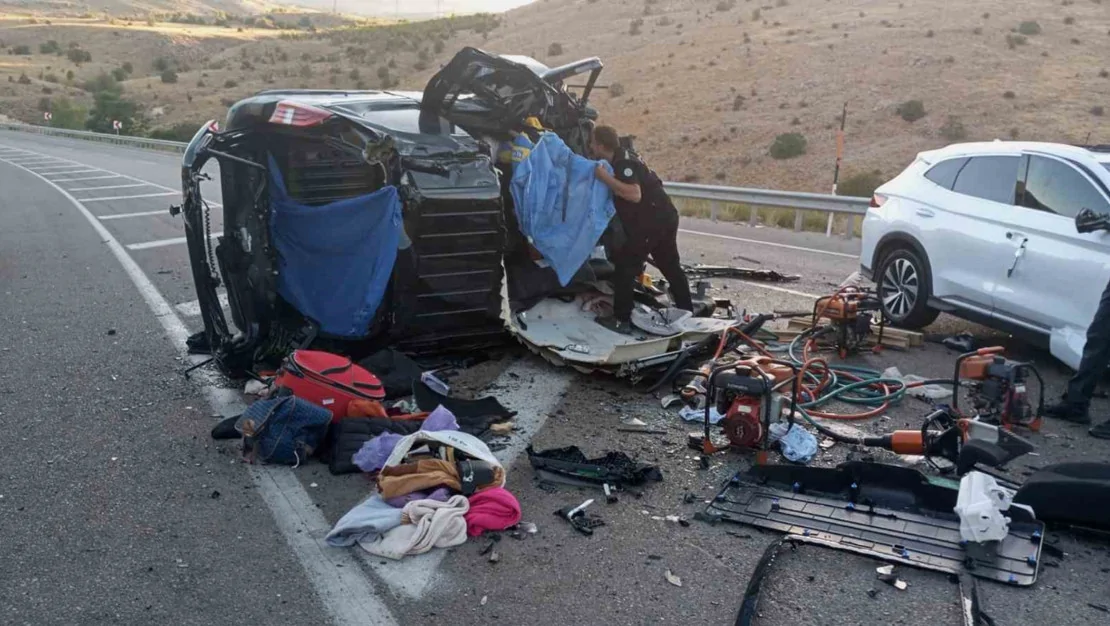 hafif-ticari-arac-otomobil-carpisti-4-olu-2-yarali