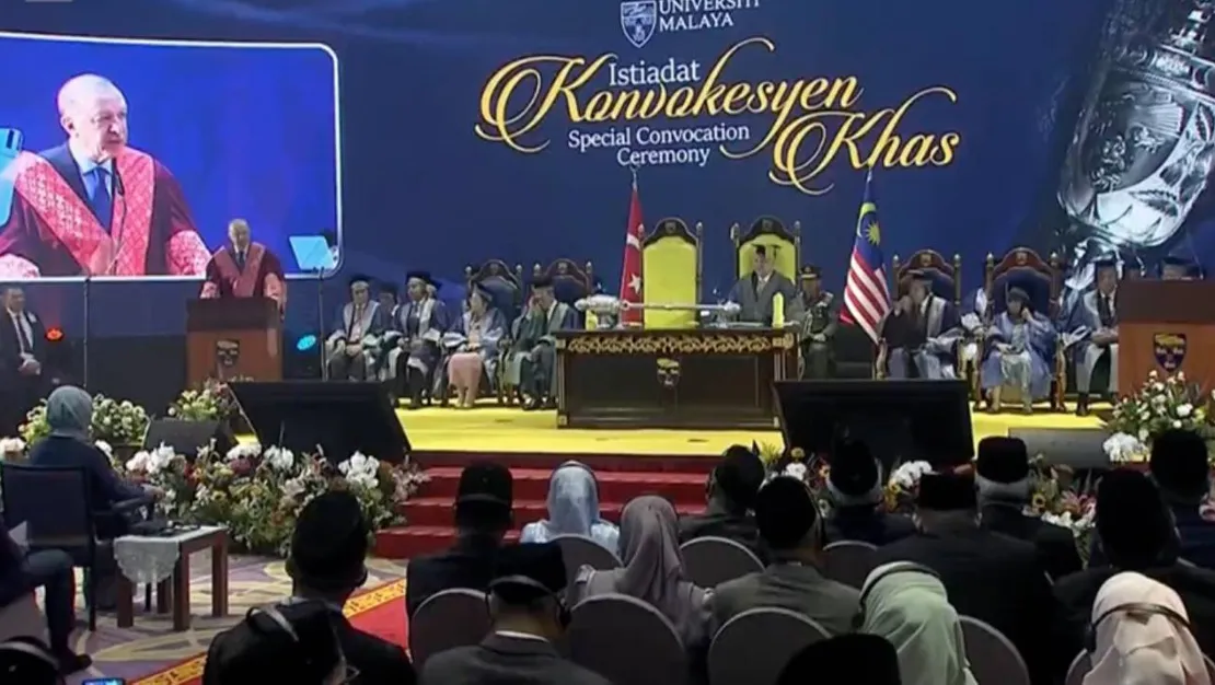 erdogan-a-malezya-da-fahri-doktora-unvani-verildi