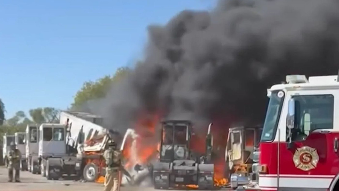 teksas-ta-ucak-park-alanina-dustu-2-olu