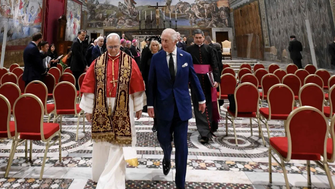 kral-charles-ve-papa-14-uncu-leo-tarihi-bulusma-gerceklestirdi