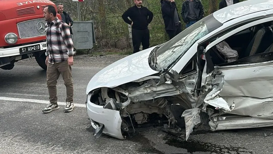 sinop-ta-arac-carpismasi-7-yarali