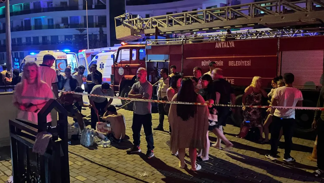 alanya-da-yangin-622-turist-tahliye-edildi