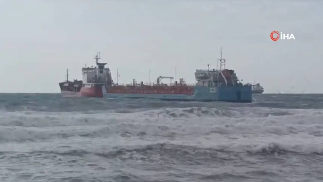 istanbul-da-florya-aciklarinda-iki-gemiye-acil-cagri