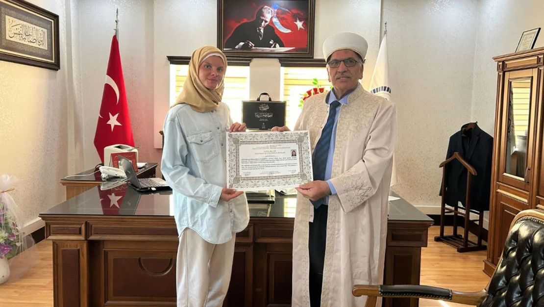 aleksandra-musluman-oldu-ayse-ismini-aldi