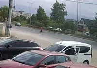 kaza-otomobil-ayse-ye-carpti