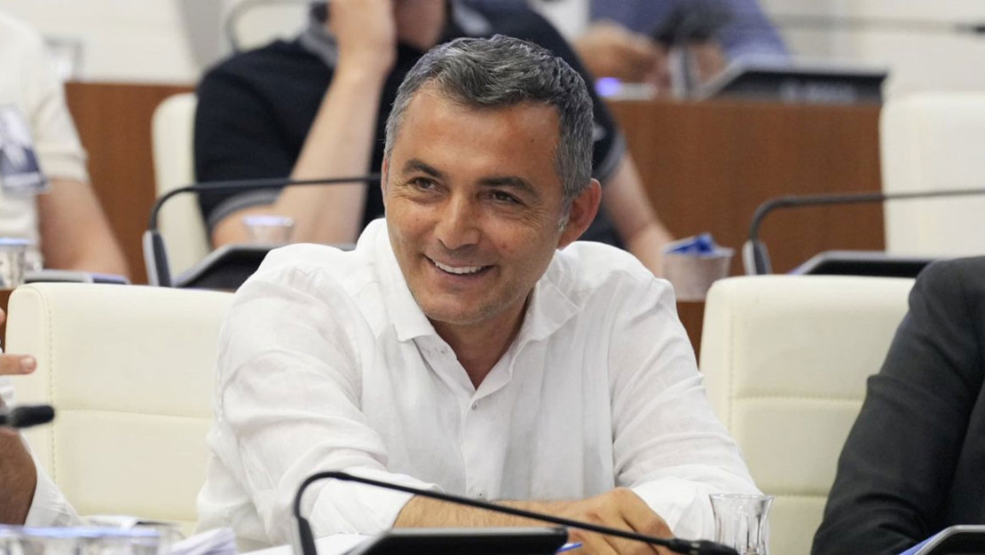 manavgat-belediye-baskani-niyazi-nefi-kara-chp-den-ayrildi