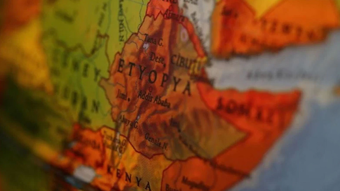 etiyopya-da-gocmen-tasiyan-kamyon-devrildi-22-olu-65-yarali