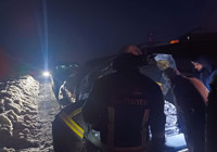 ercis-te-arac-yangininda-surucusu-karla-mudahale-etti