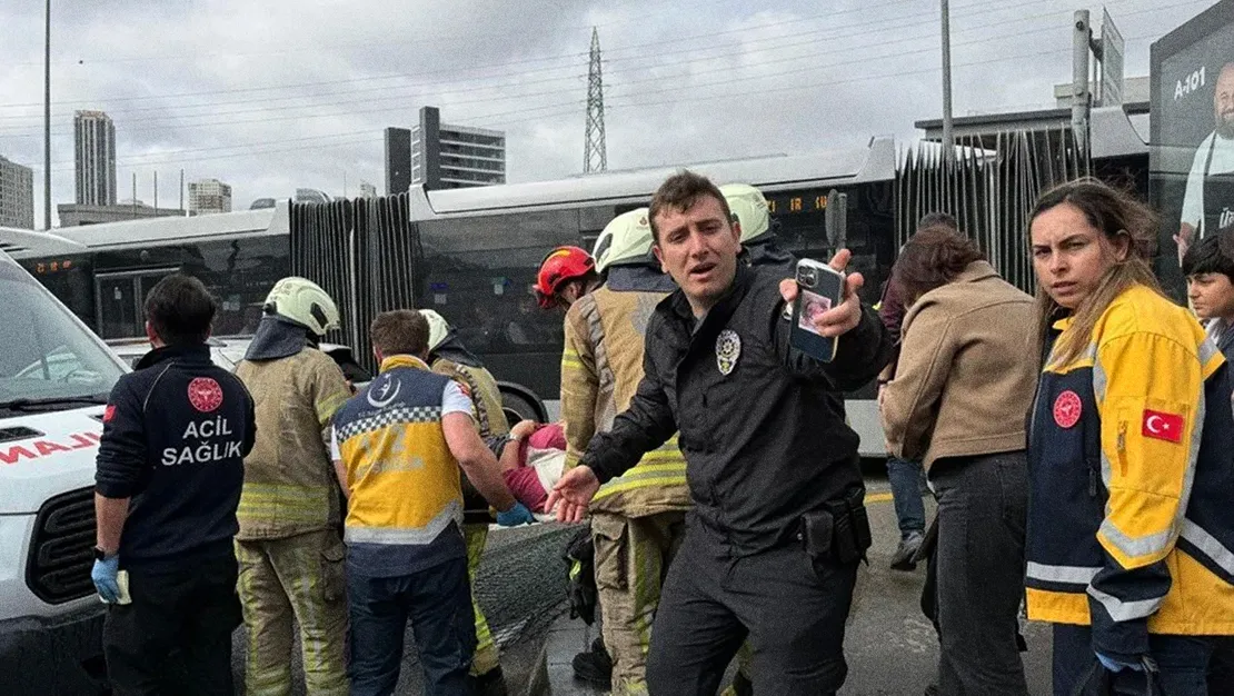 beylikduzu-nde-iki-metrobus-carpisti-20-yarali-var