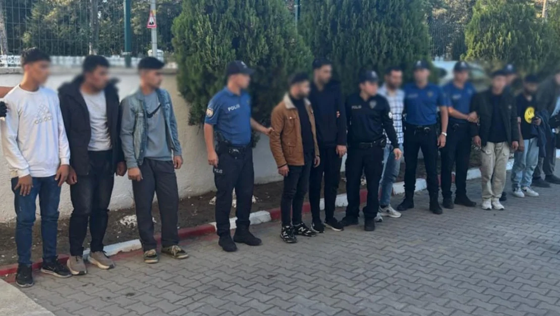 yasa-disi-gocmenler-kamyonette-yakalandi