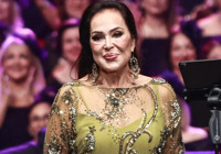 turkan-soray-iyilik-korosu-ile-mersin-de-sahne-aldi