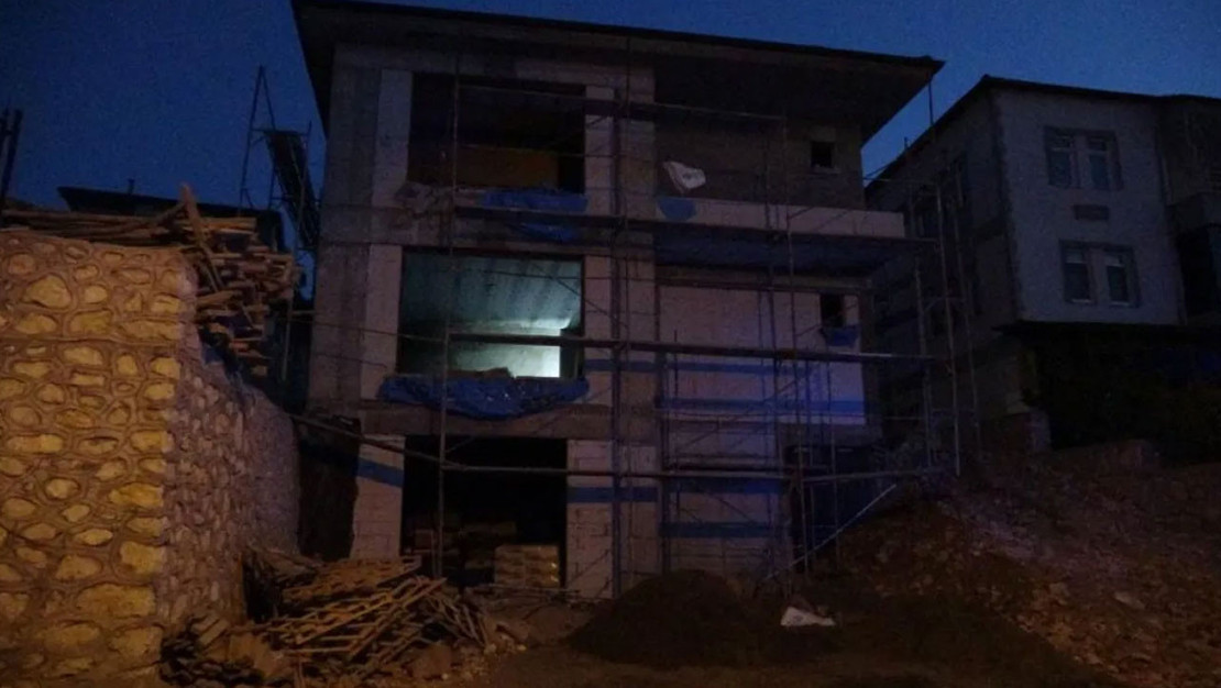 malatya-da-insaatta-dusen-isci-hayatini-kaybetti