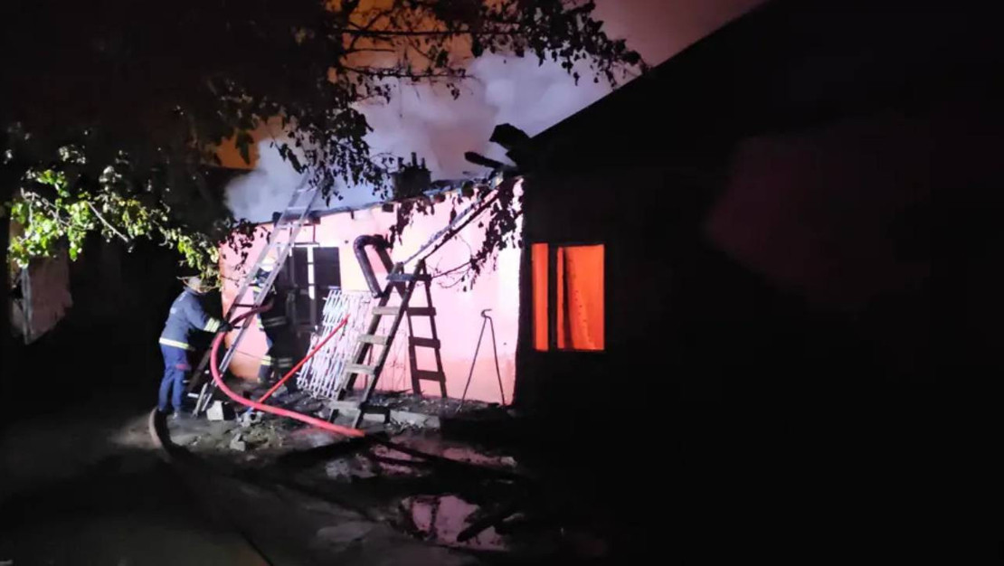 yanginda-mahsur-kalan-aile-kurtarildi