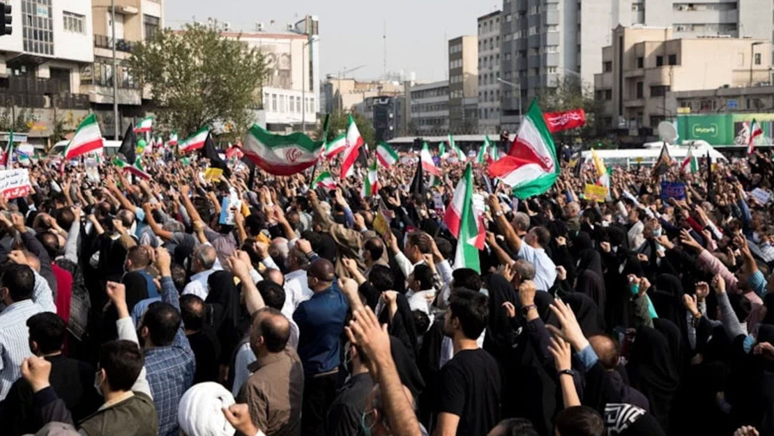 iran-da-protestolara-cozum-herkese-aylik-7-dolar-odenecek