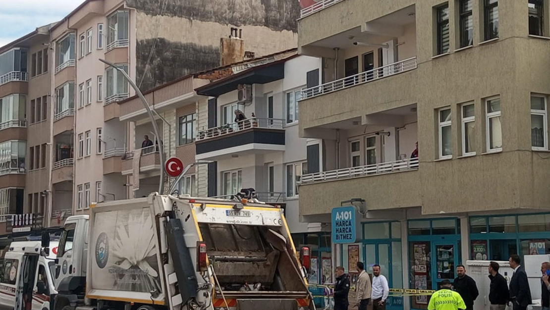 cop-kamyonu-carpan-ismet-cosar-hayatini-kaybetti