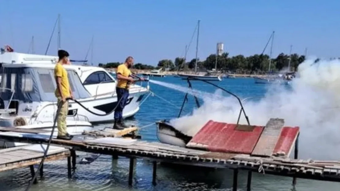 izmir-de-marinada-yangin-5-tekne-yandi