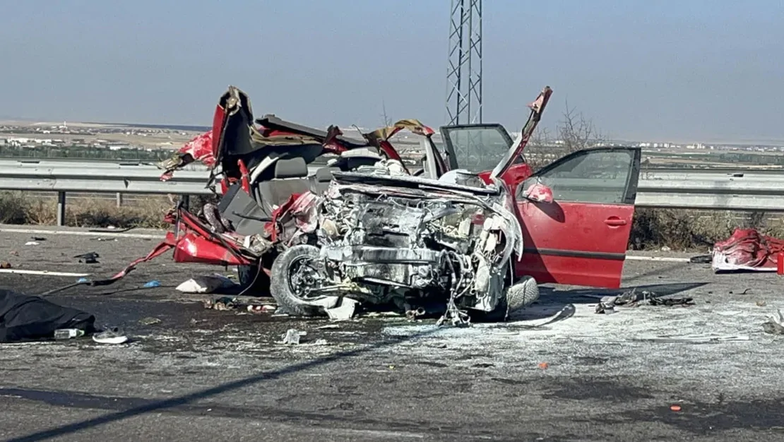 nigde-de-tir-otomobile-carpti-2-olu