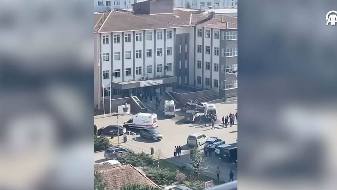 lise-ogrencisi-ogretmenler-ve-arkadasini-bicakladi