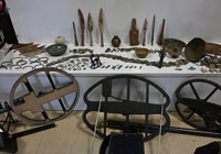 mus-ta-es-zamanli-operasyonda-kacak-silah-ve-eserler-ele-gecirildi