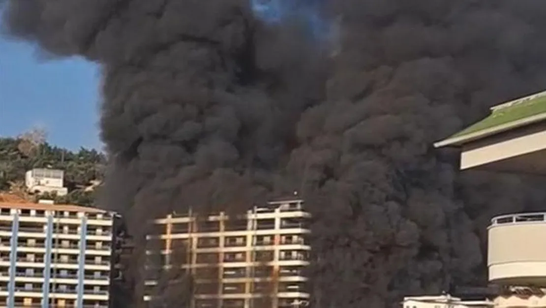 alanya-da-otel-insaatinda-yangin-cikti