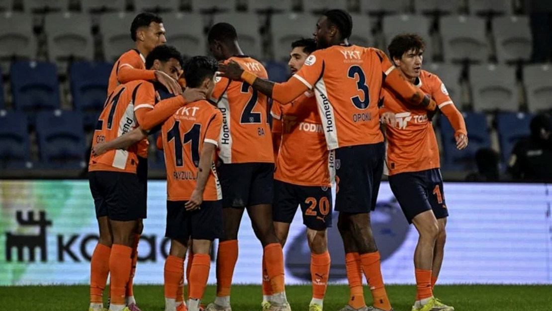 basaksehir-konyaspor-u-ikinci-yarida-gecti